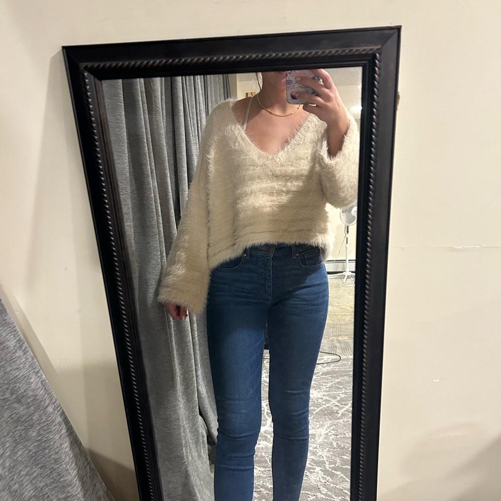 sweater - Picture 3 of 3